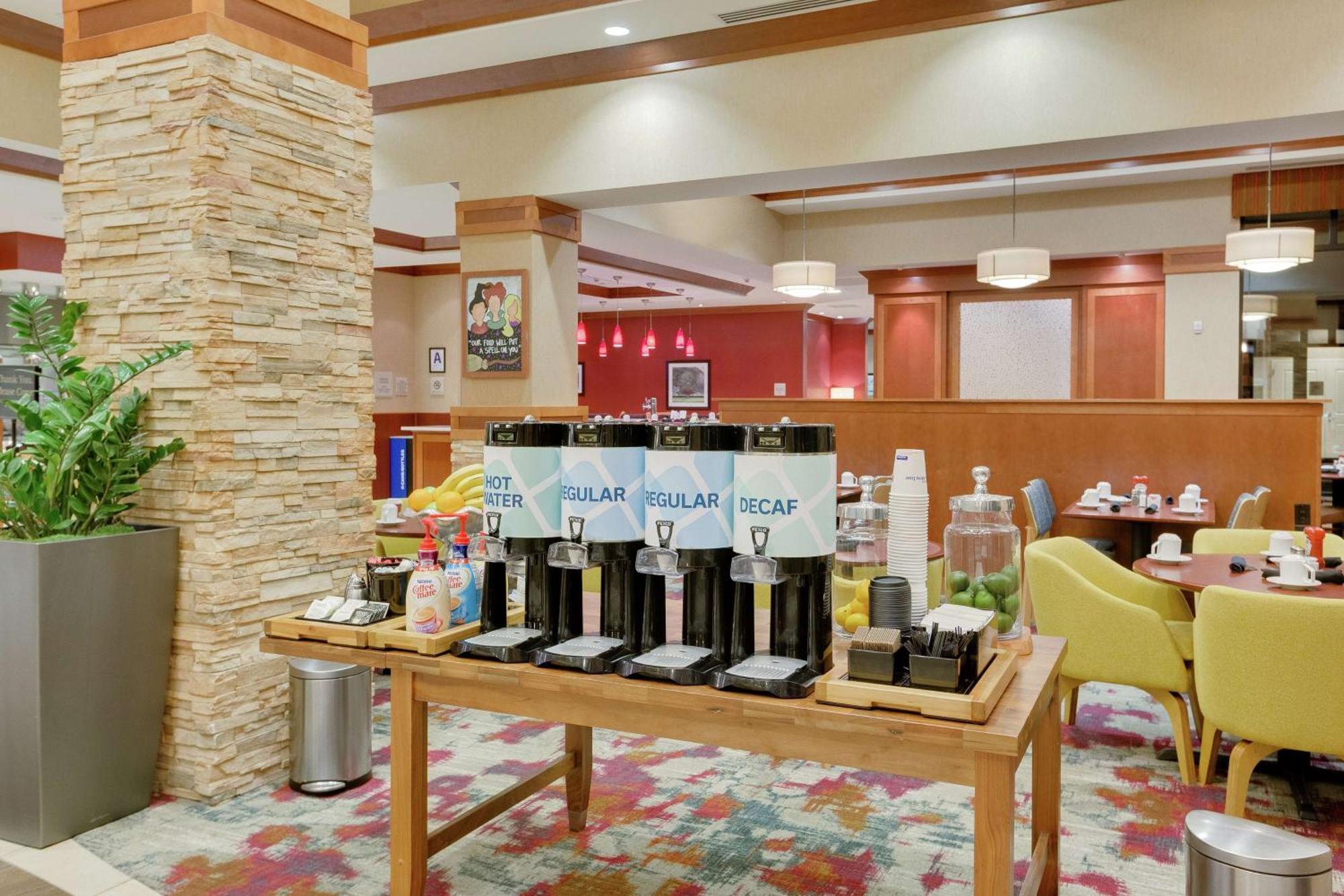 密尔沃基机场希尔顿花园酒店 外观 照片